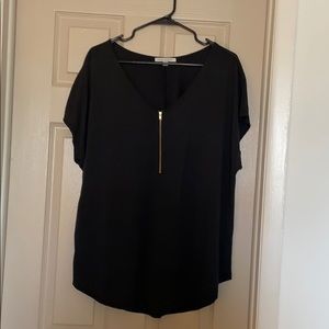 Black zippered V-neck tip